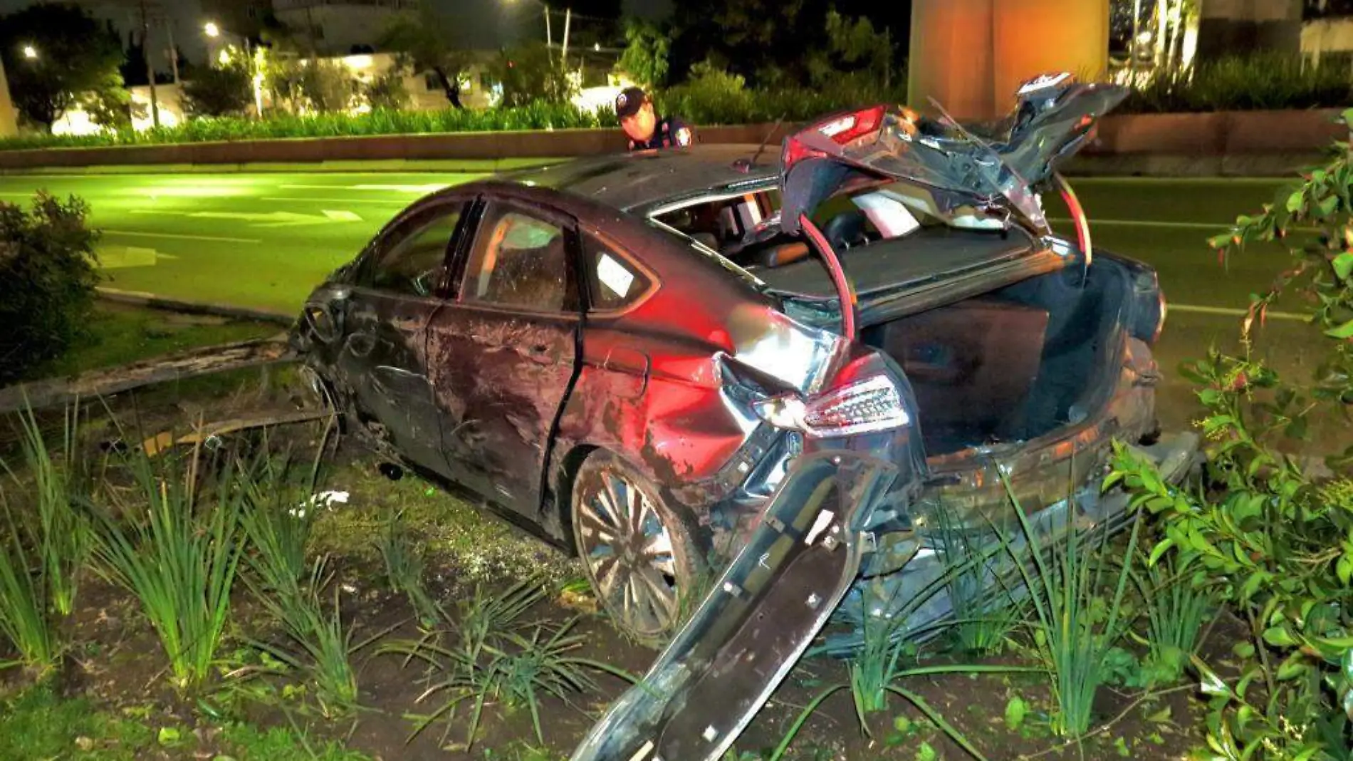 vuelca auto en coyoacan GUILLERMO PANTOJA